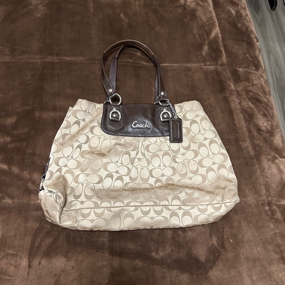 Coach medium size purse